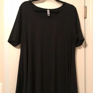 Black perfect tee